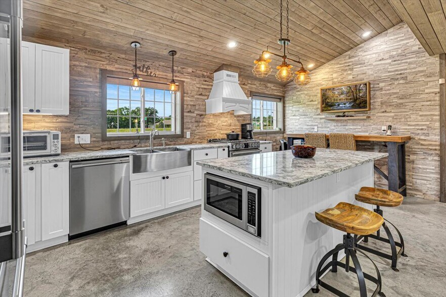 More Photos Of 7621 SE Cannon Ball Rd, Holt Specialty For Sale