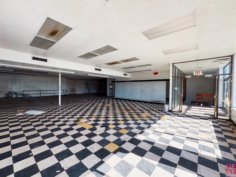 More Photos Of 400 Connecticut Blvd, East Hartford Freestanding For Lease