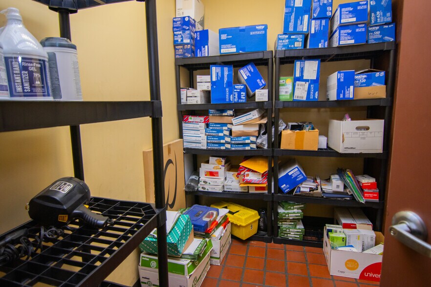 More Photos Of 1439 Sunset Blvd, Steubenville Flex For Sale