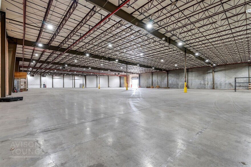 More Photos Of 300 S Main St, Mauldin Warehouse For Sale