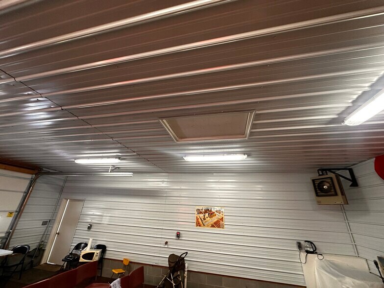 More Photos Of 522A S Main St, Broadway Flex For Sale