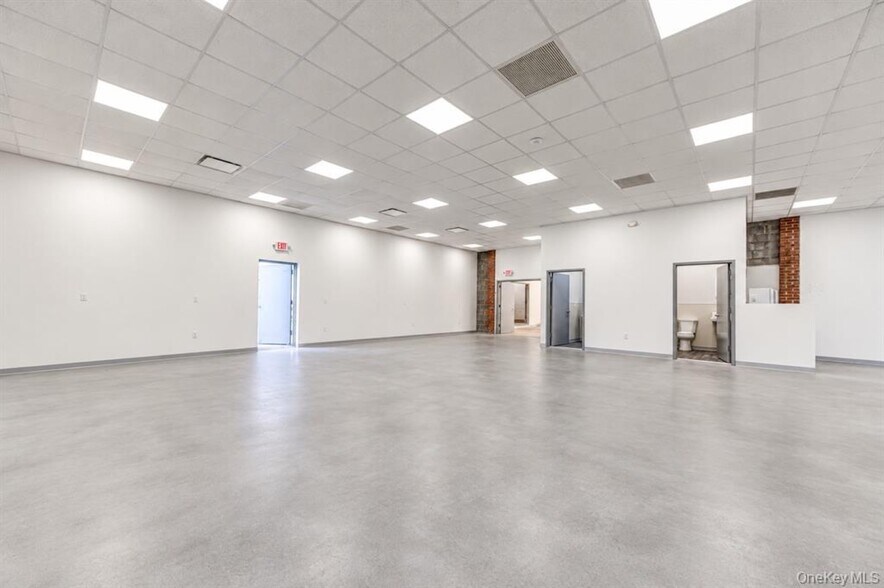 More Photos Of 1709 Newbridge Rd, North Bellmore Manufacturing For Sale