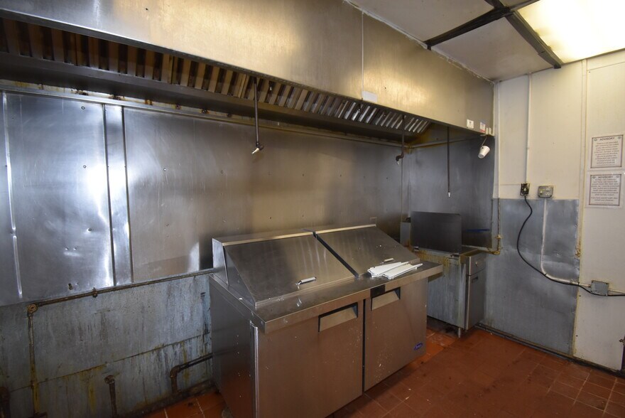 More Photos Of 9659 Dyer St, El Paso Freestanding For Lease