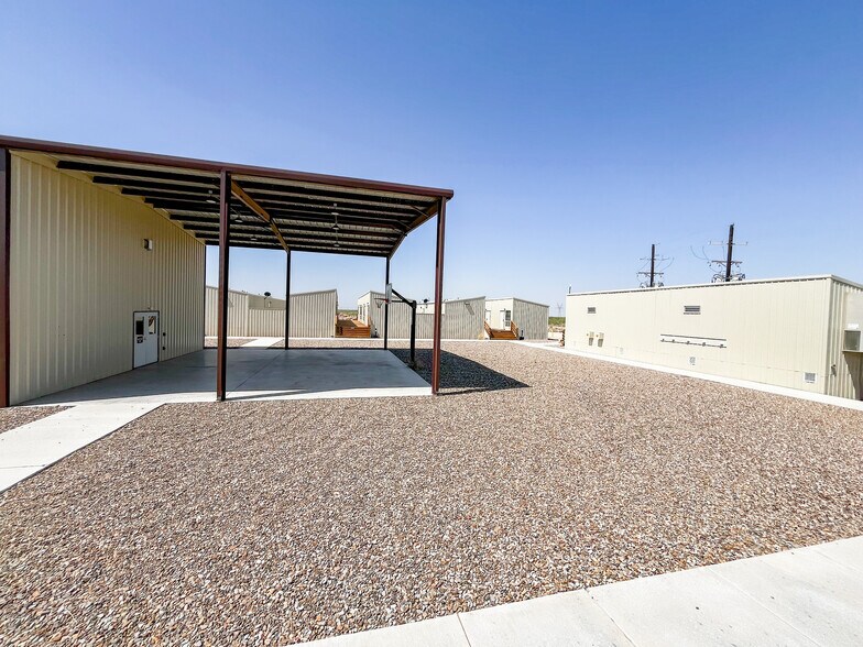 More Photos Of 906 S Highway 285, Pecos Warehouse For Sale