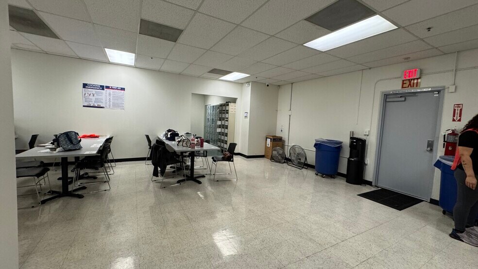 More Photos Of 9505-9541 Mason Ave, Chatsworth Manufacturing For Lease