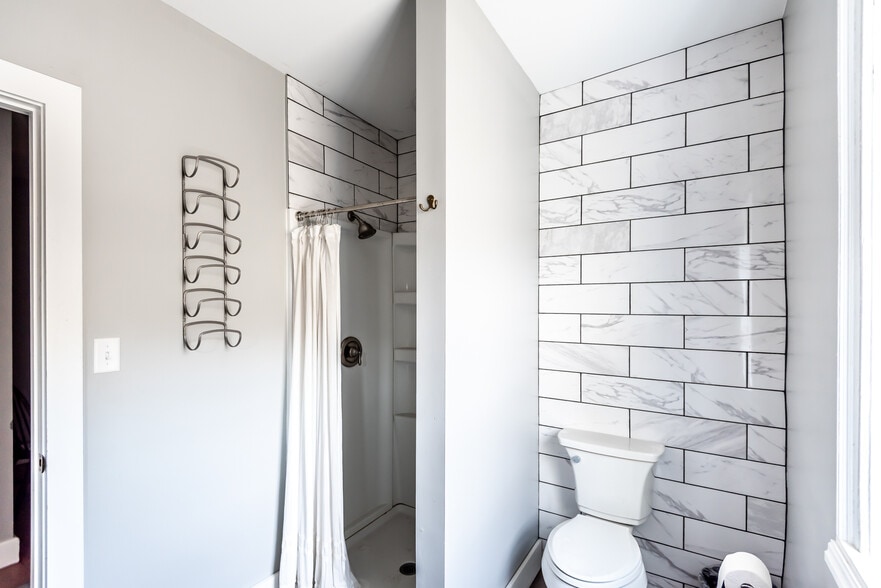 More Photos Of 121 S Main St, Waynesville Hospitality For Sale