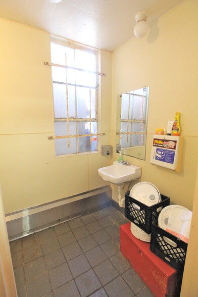 More Photos Of 445 E 14th St, San Leandro Convenience Store For Sale