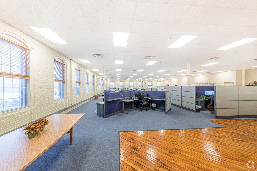 More Photos Of 10 Admiral St, Providence Office For Lease