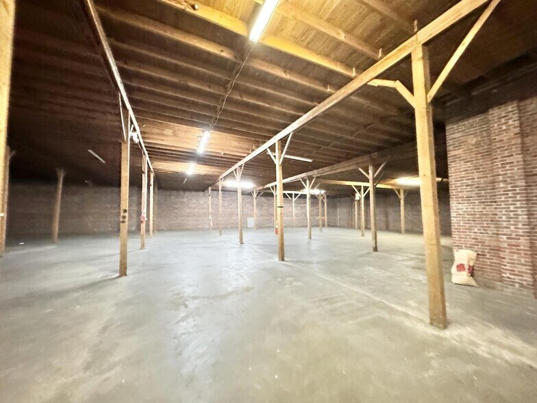 More Photos Of 803 9th St S, Columbus Warehouse For Lease