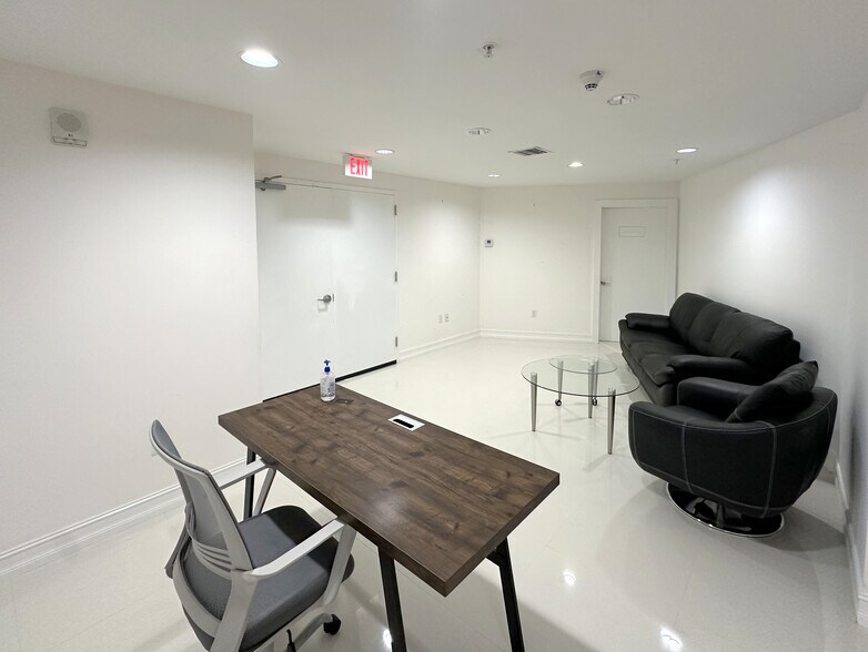 More Photos Of 900-990 Biscayne Blvd, Miami Apartments For Sale