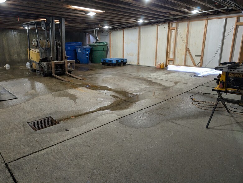 More Photos Of 306 Nordic dr, Petersburg Freestanding For Sale