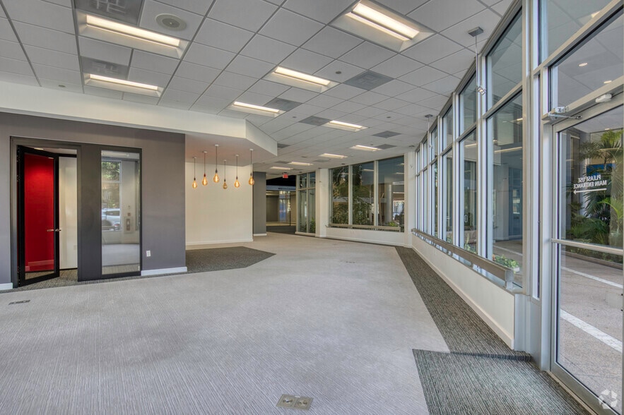 More Photos Of 501 E Kennedy Blvd, Tampa Office For Lease