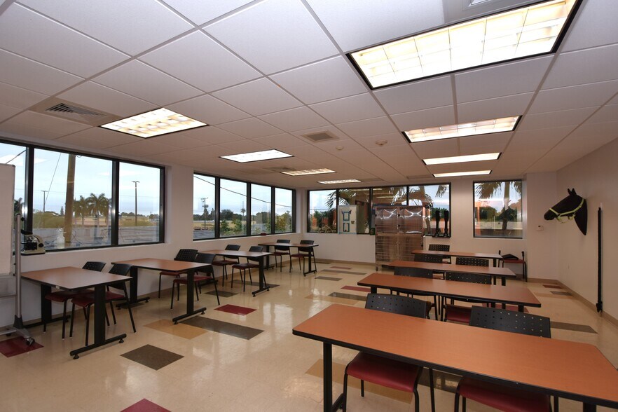 More Photos Of 6565 Taft St, Hollywood Schools For Lease
