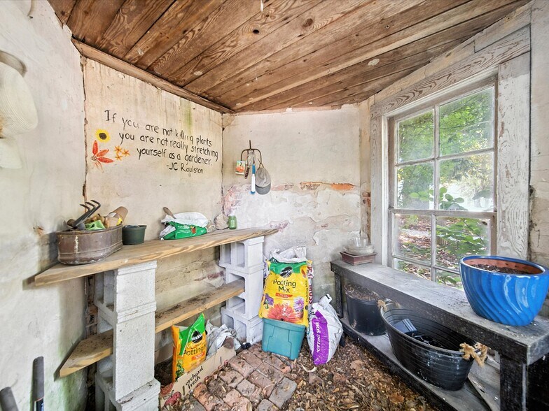 More Photos Of 221 N Main St, Clover Hospitality For Sale