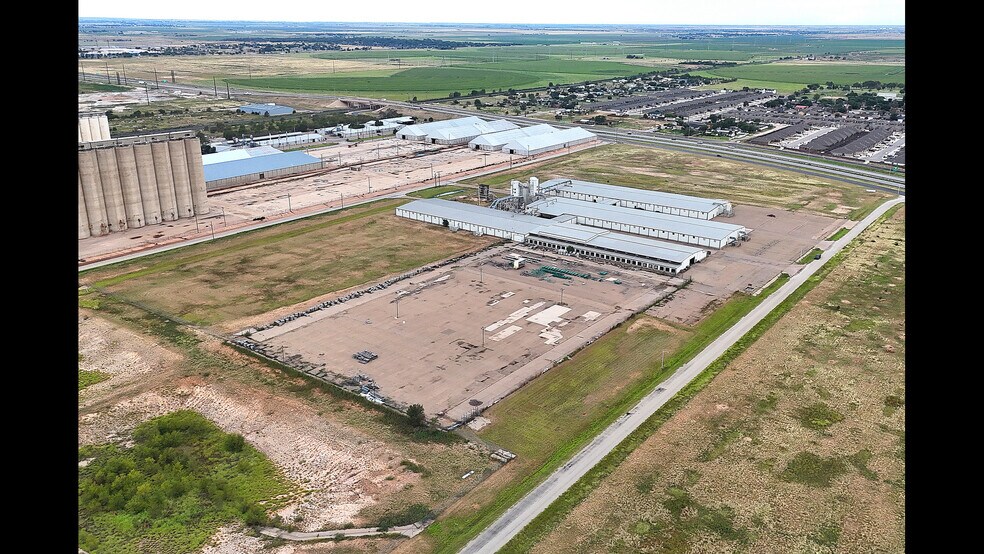 More Photos Of 2002 N Avenue N, Lubbock Manufacturing For Sale