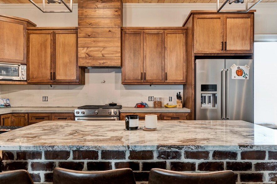 More Photos Of 1050 Whisperwood Trl NE, Cleveland Light Distribution For Sale