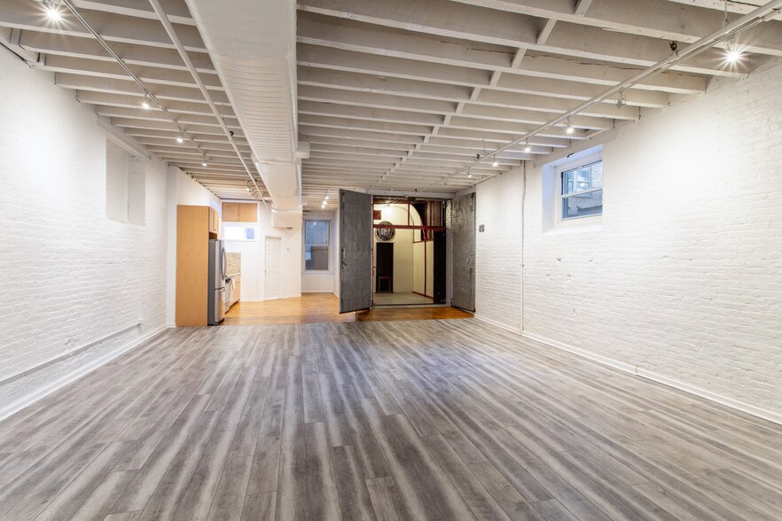 More Photos Of 447 W 36th St, New York Loft Creative Space For Sale