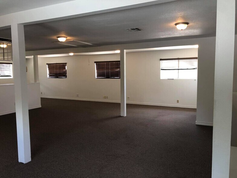 More Photos Of 12440 US Hwy 181 S, San Antonio Flex For Sale