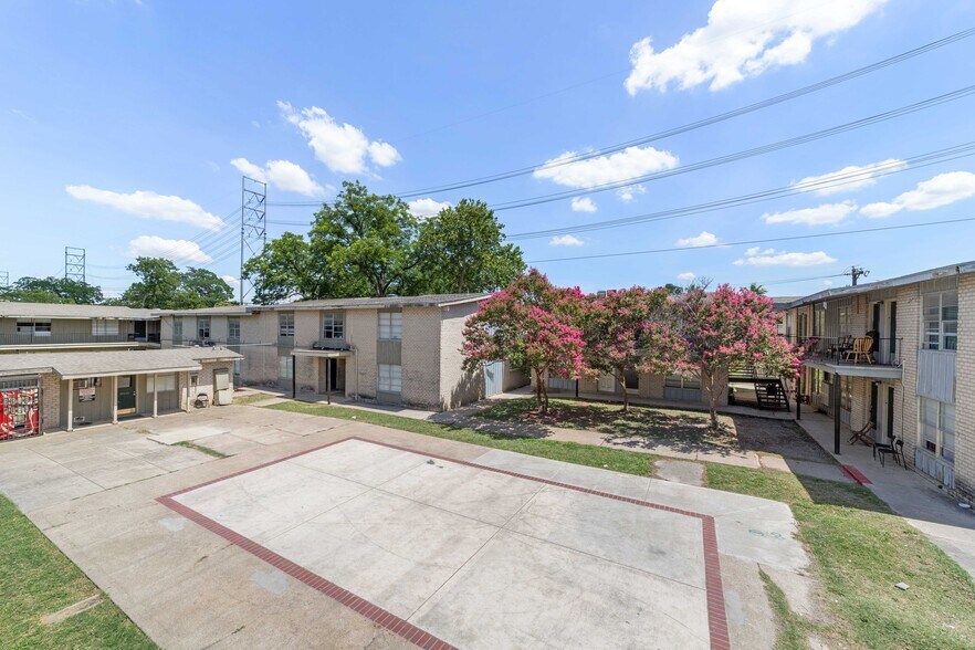 More Photos Of 2222 Vance Jackson Rd, San Antonio Apartments For Sale