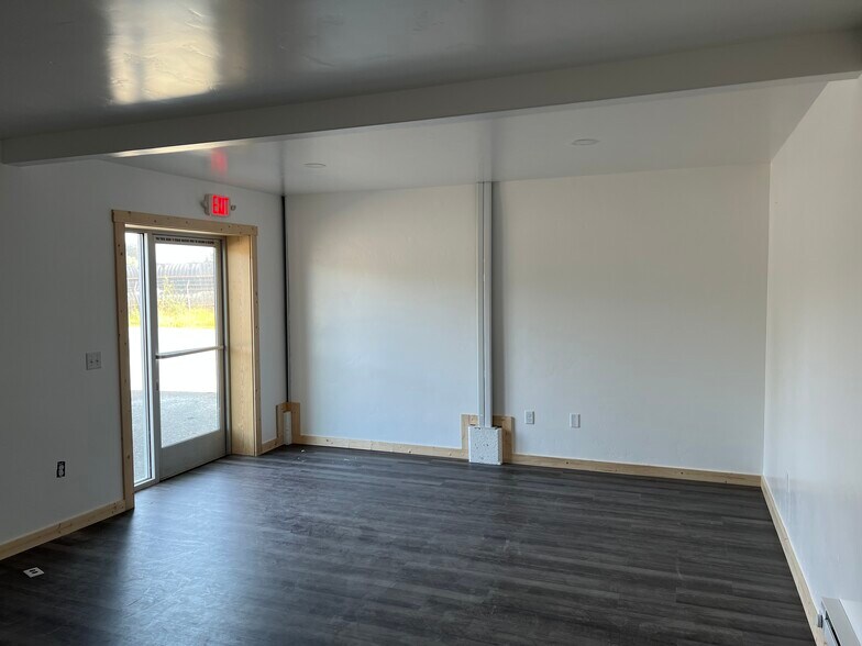 More Photos Of 3990 Broadway St, Eureka Showroom For Sale