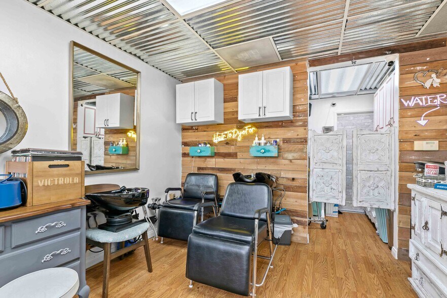 More Photos Of 2114 W Magnolia Blvd, Burbank Storefront For Sale