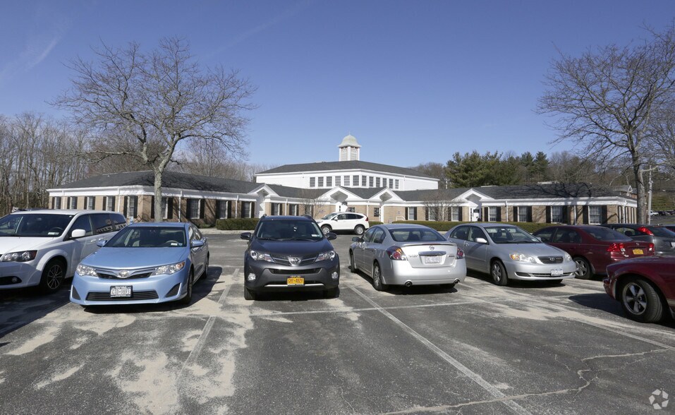 More Photos Of 300 E Main St, Smithtown Medical For Lease
