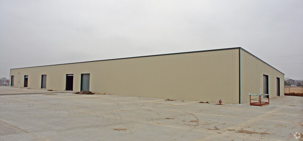 Primary Photo Of 1748 N Main St, Cleburne Unknown For Lease