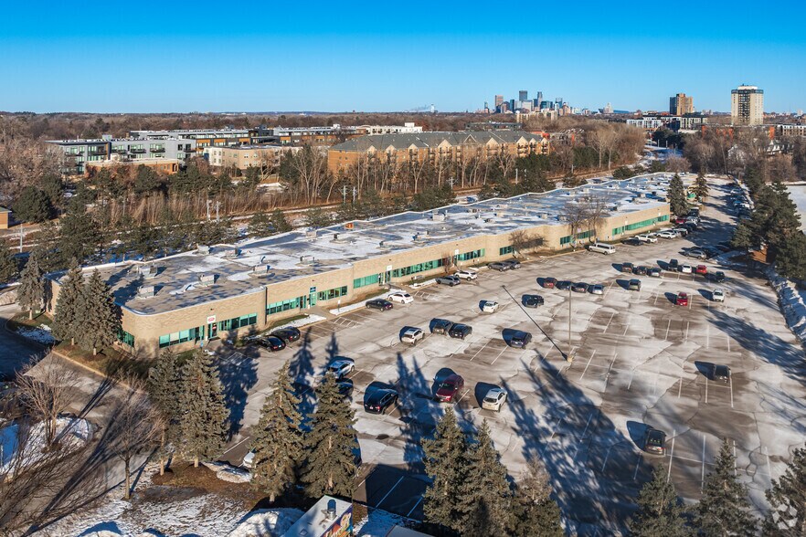 More Photos Of 4200-4250 Park Glen Rd, Saint Louis Park Light Manufacturing For Lease