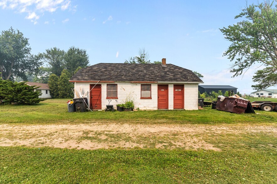 More Photos Of 138 E Front St, Marquette Trailer Camper Park For Sale