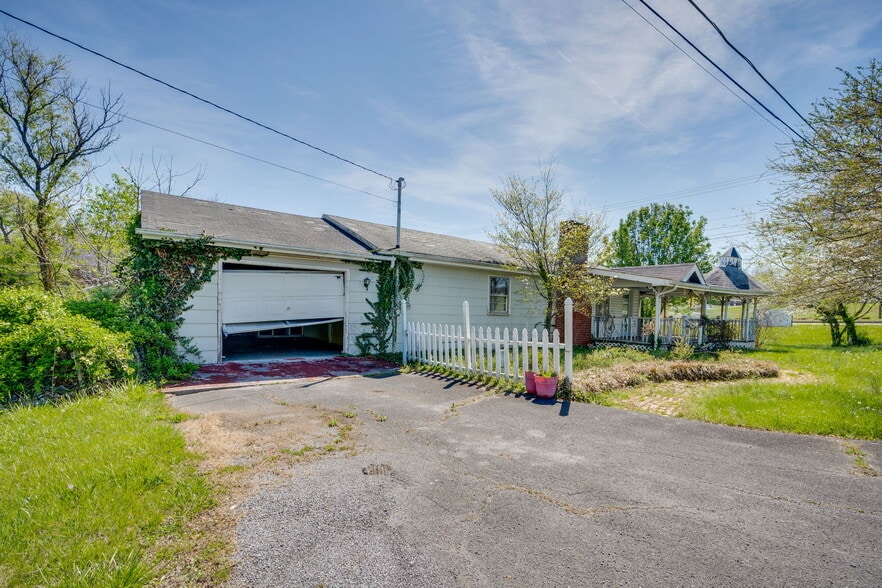 More Photos Of 1203 E Jackson Blvd, Jonesborough Office Residential For Sale