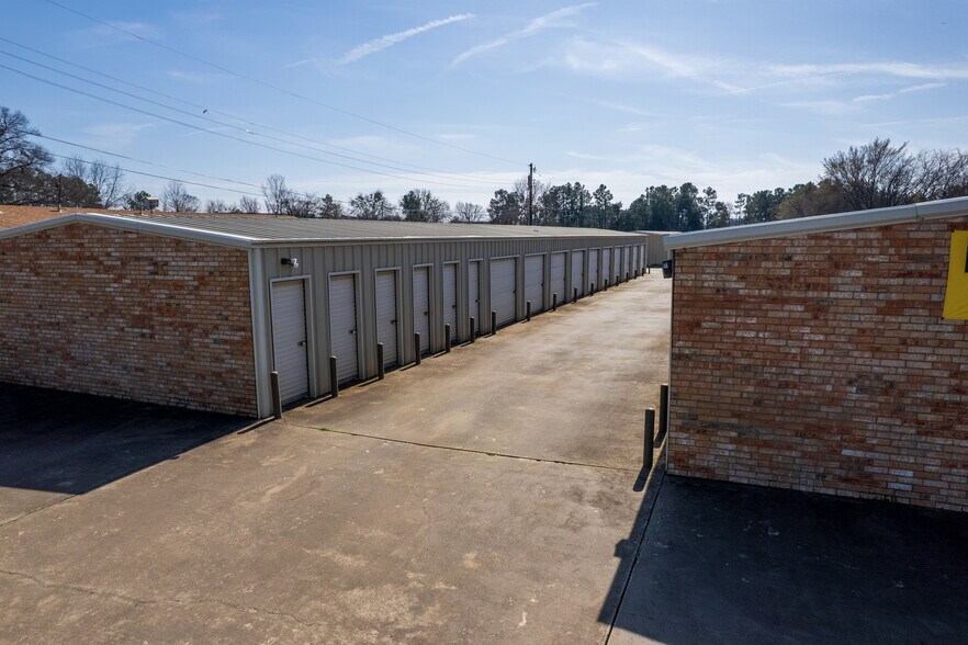 More Photos Of 100 Colvin St, Mount Vernon Apartments For Sale