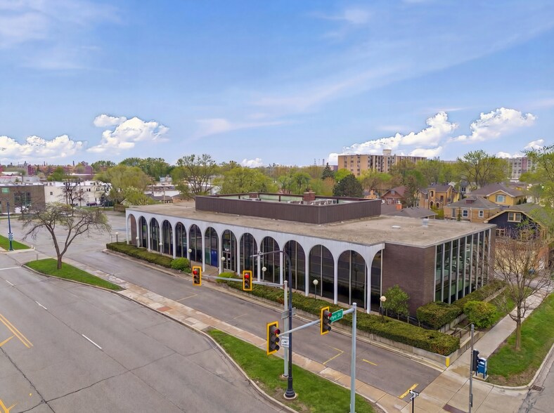 More Photos Of 7101 N Cicero Ave, Lincolnwood Office For Lease