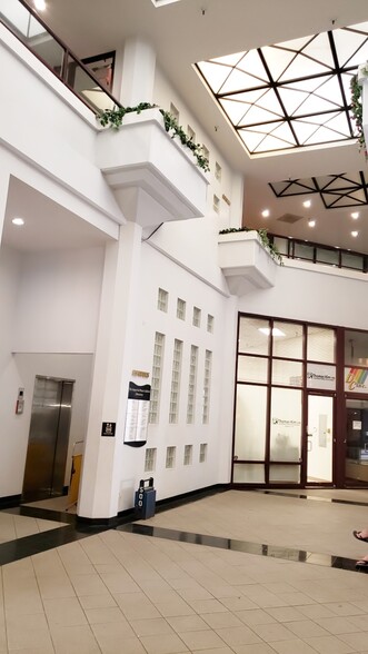 More Photos Of 725 Kapiolani Blvd, Honolulu Office For Sale