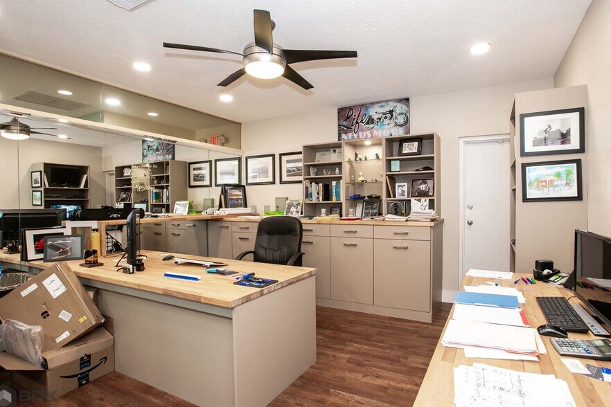 More Photos Of 3850 NW 2nd Ave, Boca Raton Showroom For Sale