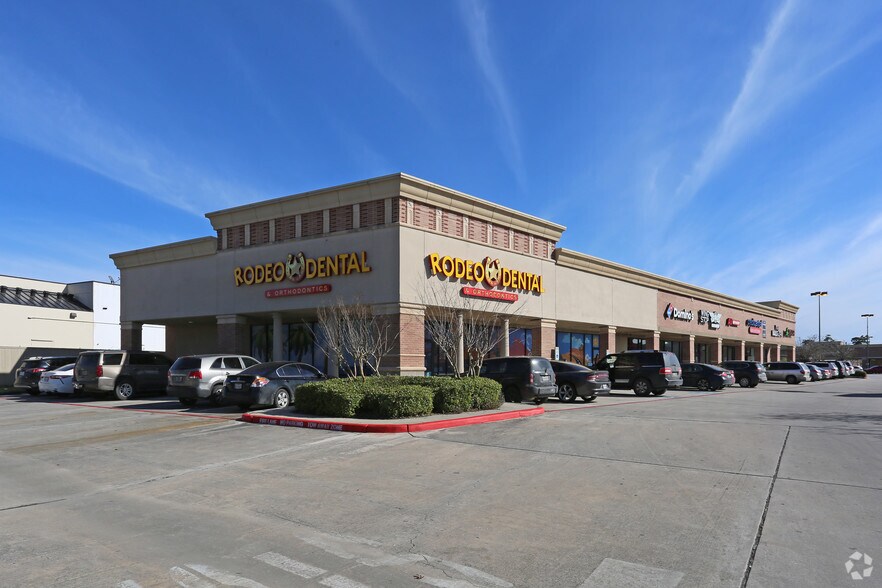 More Photos Of 12620 Woodforest Blvd, Houston Unknown For Lease