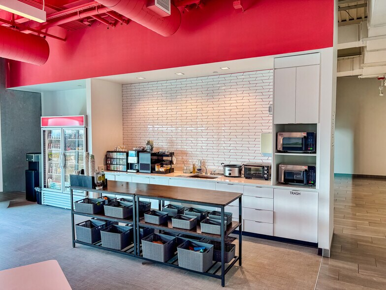 More Photos Of 2600 NE 11th St, Bentonville Office For Lease