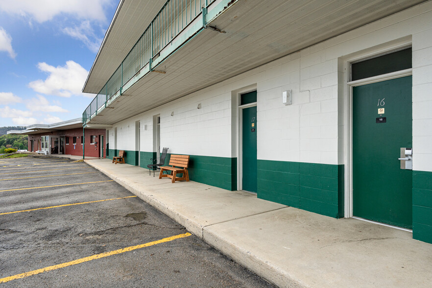 More Photos Of 6920 Motor Inn Dr, Huntingdon Hotel For Sale