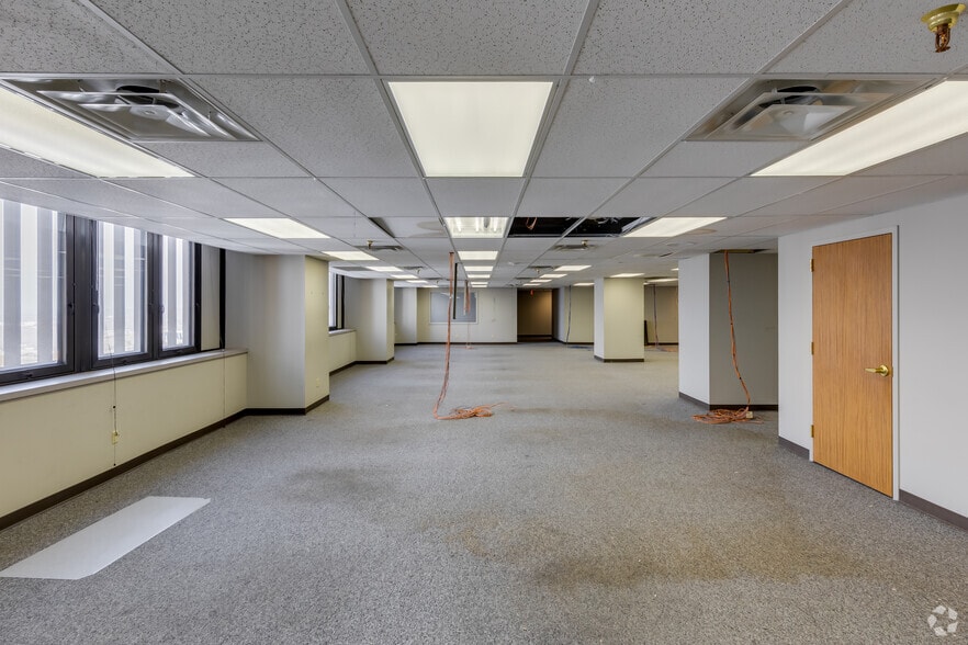 Photo of 18th Floor Ste 60-1800