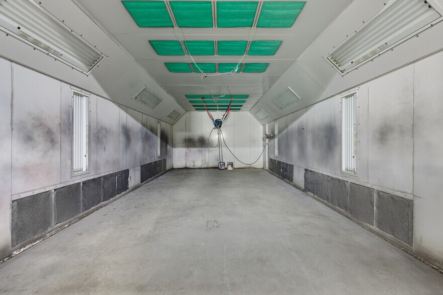 More Photos Of 801 W Grant Hwy, Marengo Freestanding For Lease