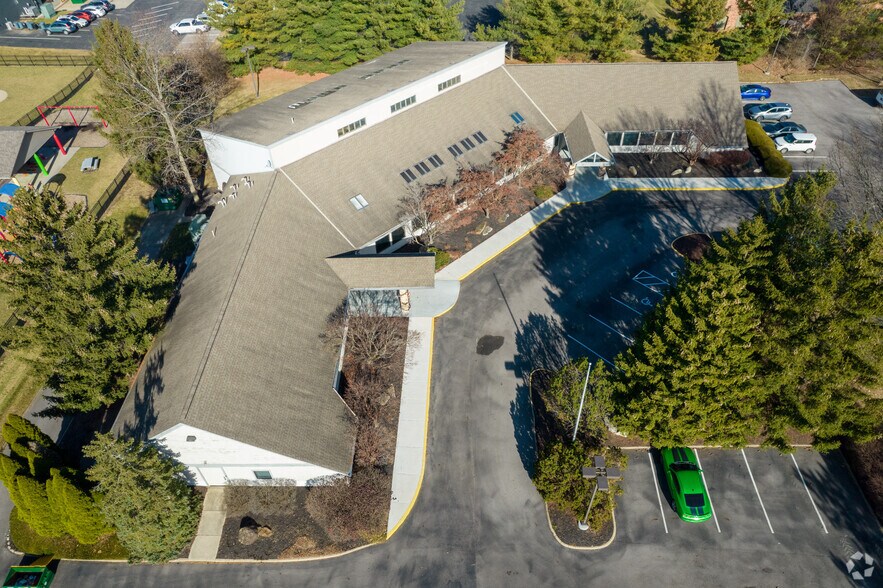 More Photos Of 400 Venture Dr, Lewis Center Office For Lease