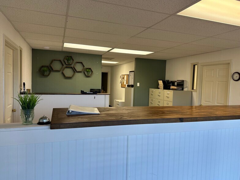 More Photos Of 2326 SW Glacier Pl, Redmond Office For Lease