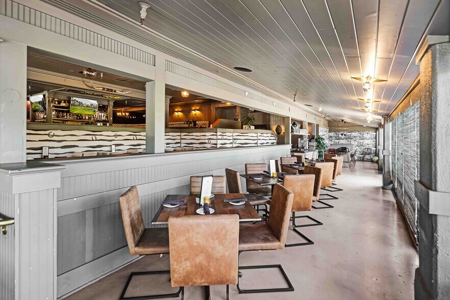 More Photos Of 72620 El Paseo, Palm Desert Restaurant For Sale