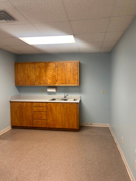 More Photos Of 210 Exchange Pl NW, Huntsville Office For Lease