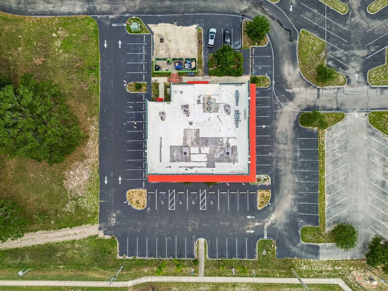 More Photos Of 3007 Commercial Way, Spring Hill Restaurant For Sale