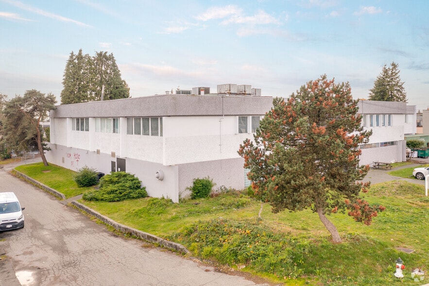 More Photos Of 7060 Waltham Ave, Burnaby Warehouse For Lease