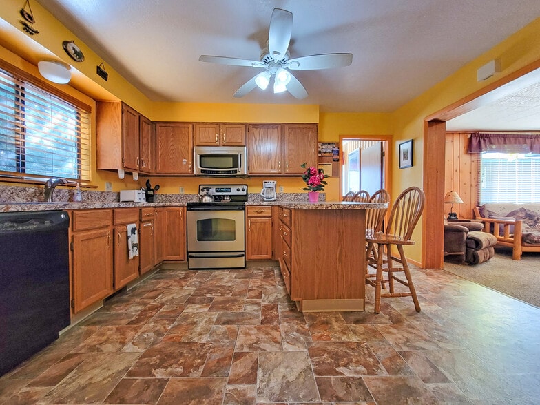 More Photos Of 225 N Geyser St, West Yellowstone Hotel For Sale