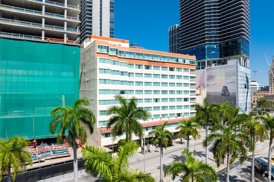 More Photos Of 340 Biscayne Blvd, Miami Hotel For Sale