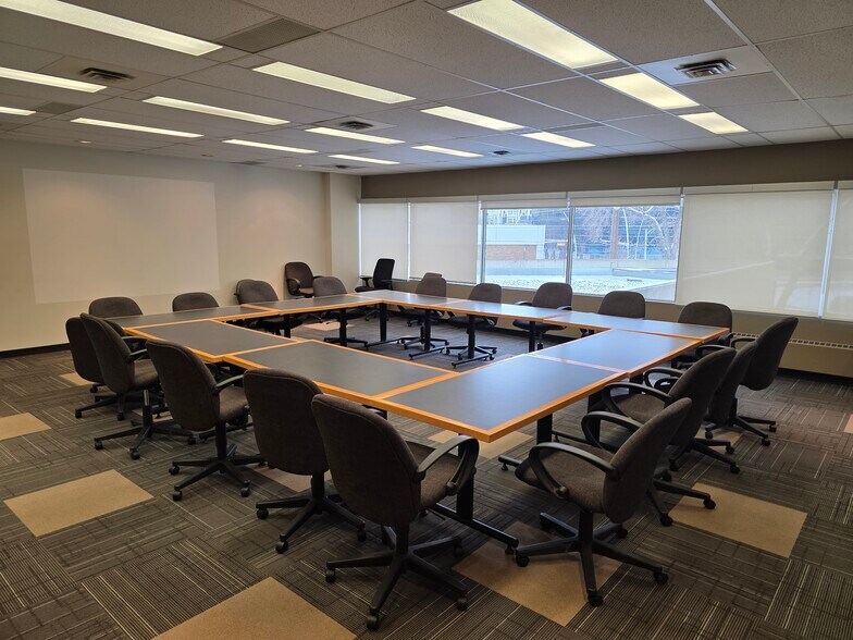 More Photos Of 10050 112 St NW, Edmonton Office For Lease