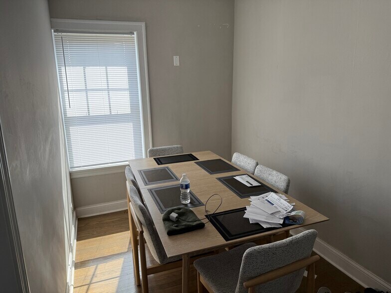 More Photos Of 1625 W Greenleaf Ave, Chicago Apartments For Sale