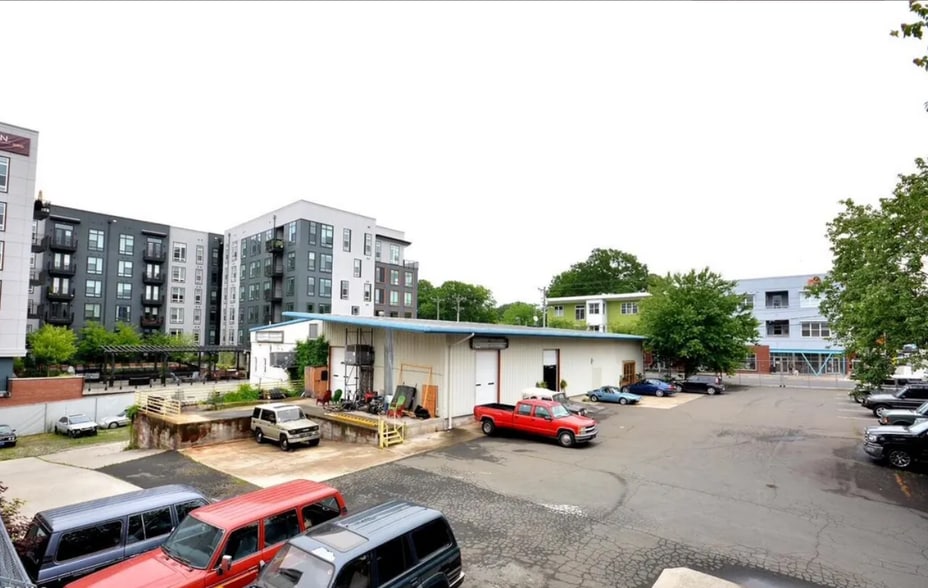 More Photos Of 501 Mangum st, Durham Freestanding For Sale